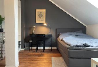 Schickes Zimmer in Altbauvilla allows 18 year olds to book a room