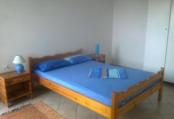 Appartement Epidaure vue sur mer 4 pers has Balcony rooms