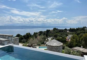 Windmills & The Villas-Aiolos ll has Balcony rooms