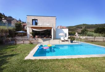 Casa con piscina en Lim  ns has Balcony rooms