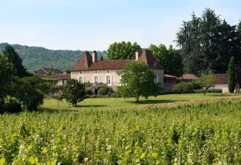 Ch  teau Gautoul allows 18 year olds to book a room