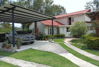 El Retiro Pana has Balcony rooms
