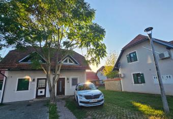 Office Escape - holiday home in Terme   ate   has Balcony rooms