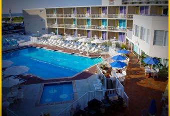 The Jolly Roger Motel has Balcony rooms