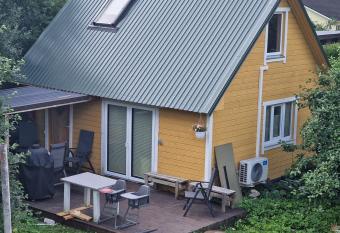 Hubane saunamaja sisehoovis has Balcony rooms