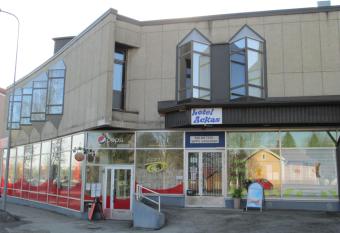 Hotel Ackas allows 18 year olds to book a room