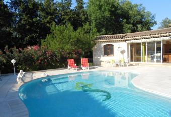 VILLA AVEC PISCINE EXCLUSIVE et PARKING has Balcony rooms
