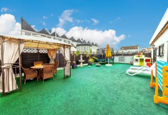 PMC Business Apartments allows 18 year olds to book a room