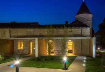 Chateau La France has Balcony rooms