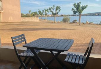 T2 5min de la mer    pied parking priv   wifi Clim has Balcony rooms