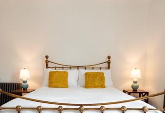 Stylish Retreat Inside City Walls has Balcony rooms