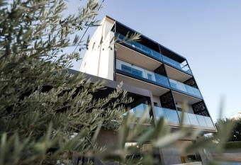 Apartments M&A allows 18 year olds to book a room