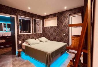 Dream Room GP - acc  s priv   allows 18 year olds to book a room