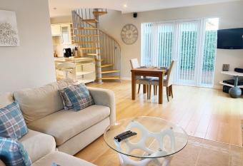 Castlehill has Balcony rooms