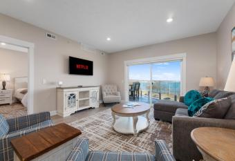 Luxury Downtown 2BDR Lake View Penthouse Condo steps to Beach 403E has Balcony rooms