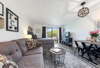 The Shores Beautiful Beach Side Condo Retreat Steps to Beach has Balcony rooms