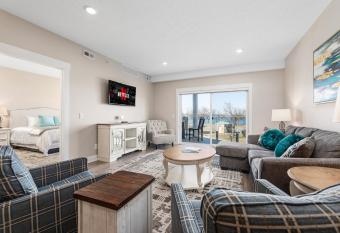 Luxury Downtown 3BDR Lake View 2nd Floor Condo on West Bay 201W has Balcony rooms