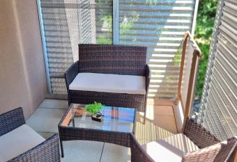 Appartement tr  s bien situ  , terasse 15m2+parking has Balcony rooms