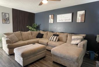 Spacious 1king bd/2queen bd/* 1 mile from I-85 has Balcony rooms