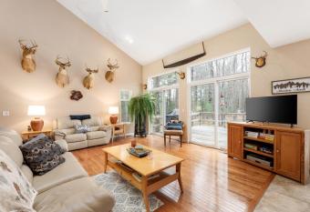 Secluded Country 4BDR Retreat Home Away from Home 4515 has Balcony rooms