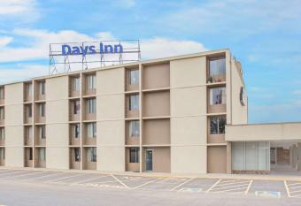 Days Inn by Wyndham Princeton has Smoking rooms