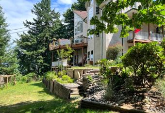 chilwack mountain one bedroom has Balcony rooms