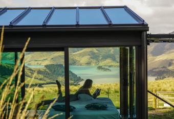 P  hue PurePod allows 18 year olds to book a room