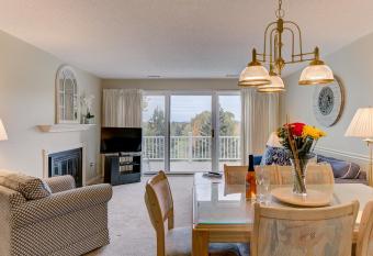 Beautiful Comfy 2 Bedroom Condo Stunning Golf Course Views 5166 has Balcony rooms