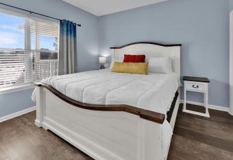 Stylish Miramar Beach 1BR Condo Next to SanDestin allows 18 year olds to book a room