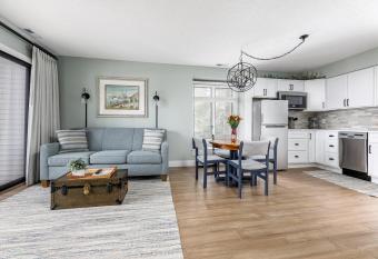 Snug Lake View Condo The Shores has Balcony rooms