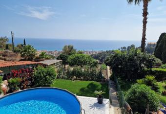 Le 4 stagioni, appartamento in Villa allows 18 year olds to book a room