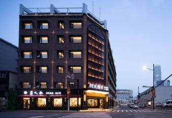 Nostalgia S Hotel Shanghai Railway Station has Balcony rooms