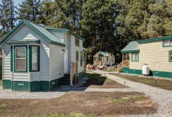 Sheltered Nook On Tillamook Bay allows 18 year olds to book a room