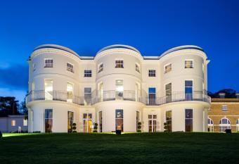 Mercure Gloucester Bowden Hall Hotel allows 18 year olds to book a room