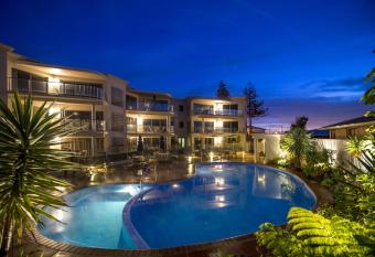 The Reef Beachfront Apartments has Balcony rooms