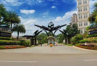 Vimalla Hills Villa Resort Exclusive Villa Puncak has Balcony rooms