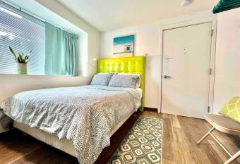 Micro Studio Apartment in University District- 10 Minutes walk to UW allows 18 year olds to book a room