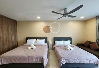 KSL City Mall D esplanade Muji Style Studio has rooms with a private hot tub