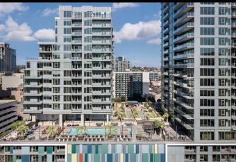 City Skyline View 2Bed Apt DTSD Convention Center 1201 has rooms with a private hot tub