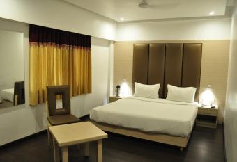 B S PLAZA allows 18 year olds to book a room