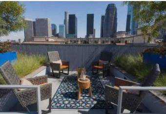 Comfy & Best value 2bedLoft heart of Downtown SD 326 has rooms with a private hot tub