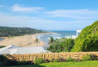 NorthShore Beach House has Balcony rooms