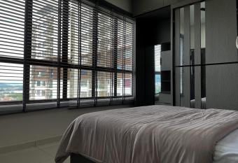 Sg Buloh Cozy Apartment WiFi & Netflix (Rahman Putra) (6pax) has Balcony rooms