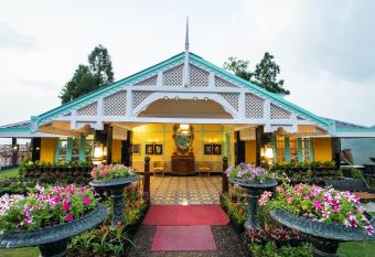 Mayfair Manor Jungpana allows 18 year olds to book a room