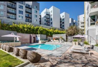 Lovely 3bed Apt with pool close to SD Convetion Center 324 has rooms with a private hot tub