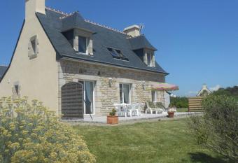 Maison d architecte - vue mer has Balcony rooms