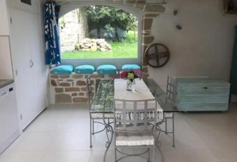 La Grange oc  an 300m de la mer has Balcony rooms