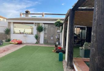 Casa Chalet Punta Candor has rooms with a private hot tub