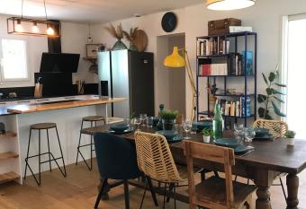 Villa de la Tour has Balcony rooms