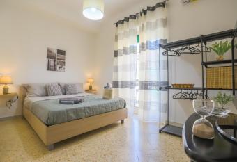 Grandmother s House - Salerno allows 18 year olds to book a room
